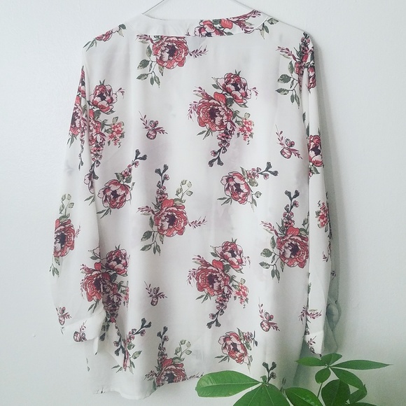 *Sold*NWT Rue21 Floral Top - Picture 2 of 5
